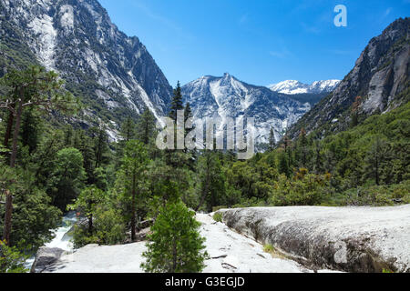 Paradise Valley Trail mit Blick auf die Sphinx im Kings Canyon Nationalpark Stockfoto