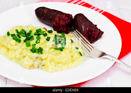 Kartoffelpüree und Blutwurst Kaszanka Stockfoto