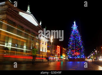 O' Connell Street in Dublin dekoriert auf Weihnachtsabend, Irland Stockfoto