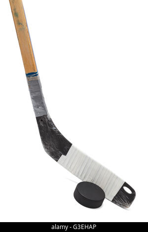 Ice Hockey Stick mit schwarzen Puck, Isolated on White Background. Stockfoto