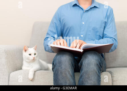 Blinden Braille-Buch auf der Couch. Stockfoto