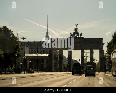 Brandenurg Tor in einem taxi Stockfoto