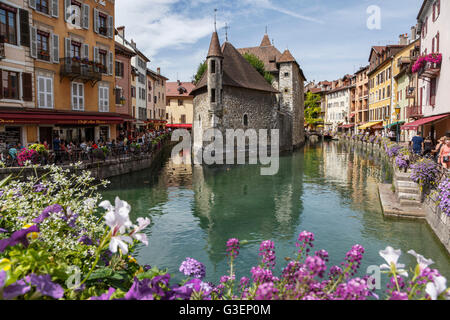 Palais de l ' Ile und Fluss Thiou in Annecy, Haute-Savoie, Rhône-Alpes, Frankreich Stockfoto