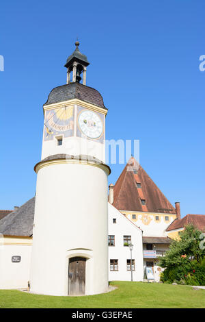 Burg: Uhrturm und Brunnenhauses, Deutschland, Bayern, Bayern, Oberbayern, Oberbayern, Burghausen Stockfoto