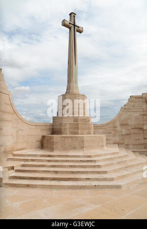 Kreuz des Opfers in der CWGC Dud Ecke Friedhof & Loos Memorial, Loos En Gohelle, Pas-De-Calais, Frankreich. Stockfoto