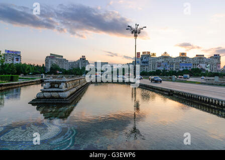 Boulevard Bulevardul Unirii mit dem Palast des Parlaments am Ende, Rumänien Bukarest Bucuresti Stockfoto