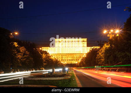 Boulevard Bulevardul Unirii mit dem Palast des Parlaments am Ende, Rumänien Bukarest Bucuresti Stockfoto