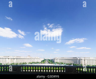 Blick vom Balkon der Parlamentspalast in Richtung Unirii Boulevard, Rumänien Bukarest Bucuresti Stockfoto