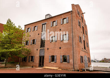 Restaurierte 1840er Jahren Lager, Frederick Douglass - Isaac Myers Maritime Park, Fells Point, Baltimore, MD Stockfoto