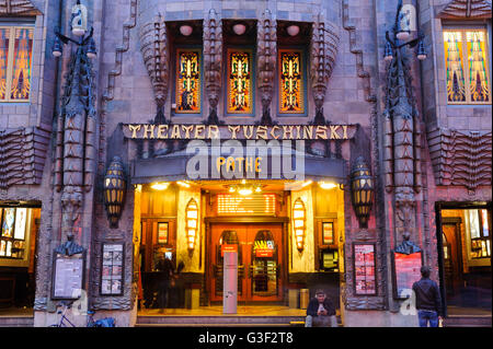 Historisches Kino Tuschinski, Dämmerung, Nacht, Amsterdam, Holland, Niederlande Stockfoto