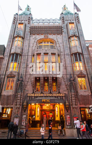 Historisches Kino Tuschinski, Dämmerung, Nacht, Amsterdam, Holland, Niederlande Stockfoto