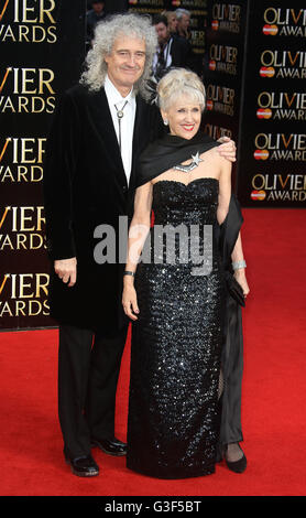 3. April 2016 - Brian May und Anita Dobson Teilnahme an The Olivier Awards 2016 am Royal Opera House Covent Garden in London, Vereinigtes Königreich. Stockfoto