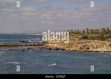 Ruinen von Caesarea Maritima genannt Caesarea Palaestina von 133 n. Chr., war eine Stadt und Hafen von Herodes dem großen erbaut Stockfoto