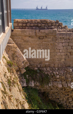 Caesarea Maritima (griechisch: παράλιος Καισάρεια), Caesarea Palaestina von 133 n. Chr. ab genannt, war eine Stadt und den Hafen von er gebaut Stockfoto