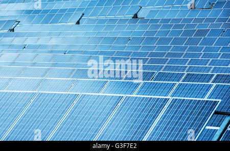 Photovoltaik-Solarzellen in eine Nahaufnahme full-Frame-Hintergrund anzeigen für die Umwandlung der solaren Energie der Sonne Strom Stockfoto