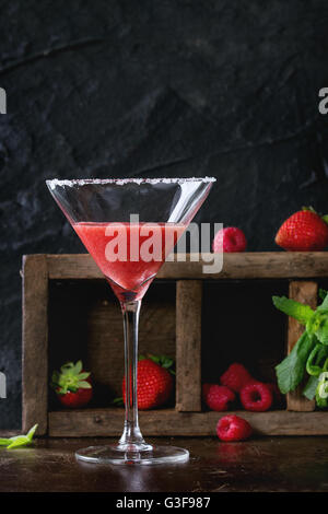 Erdbeer-Dessert-cocktail Stockfoto