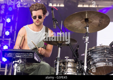 Manchester, Tennessee, USA. 9. Juni 2016. Schlagzeuger JAKE GOSS von Lany führt live im großen Bühne Park während Bonnaroo Music and Arts Festival in Manchester, Tennessee © Daniel DeSlover/ZUMA Draht/Alamy Live News Stockfoto