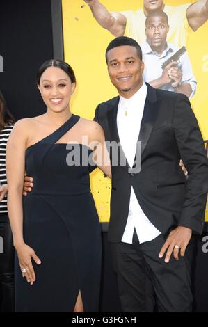 Los Angeles, CA, USA. 10. Juni 2016. Tia Mowry, Cory Hardrict im Ankunftsbereich für CENTRAL INTELLIGENCE Premiere, Regency Westwood Village Theatre, Los Angeles, CA 10. Juni 2016. Bildnachweis: Elizabeth Goodenough/Everett Collection/Alamy Live-Nachrichten Stockfoto