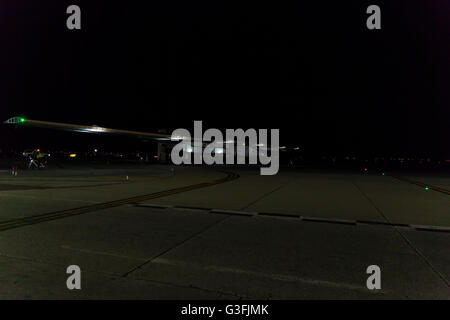 New York, USA. 11. Juni 2016. Solar Impulse Flugzeug landet auf dem Flughafen JFK in New York Credit: Lev Radin/Alamy Live-Nachrichten Stockfoto