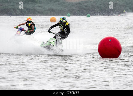 Crosby Park Marina, Merseyside, England. 11. Juni 2016. JSRA britische Junioren-Meisterschaft 11. Juni 2016.  11 jährige Lucy Gadsby von Tarleton in Lancashire, Jet Ski-Rennen in der Meisterschaft JSRA auf Crosby Park Marina Nr. Liverpool.  Sport-Sensation Lucy, die nur Jet Ski Rennen vor einem Jahr begann, führt derzeit die junior Meisterschaft.  Bei nur 11 Jahre alt sieht ihre Zukunft im Jet Sport sehr vielversprechend. Bildnachweis: Cernan Elias/Alamy Live-Nachrichten Stockfoto