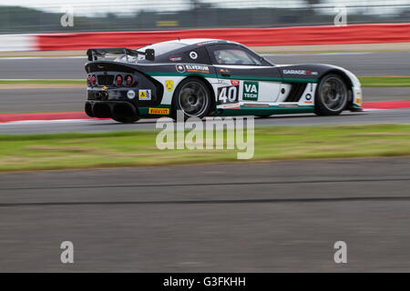 Northamptonshire, UK. 11. Juni 2016. #40 Jahrhundert Motorsport Ginetta G55 GT4 von Sean Byrne/Aleksander Schjerpen an der Arena Komplex Credit: Steven Reh/Alamy Live News Stockfoto