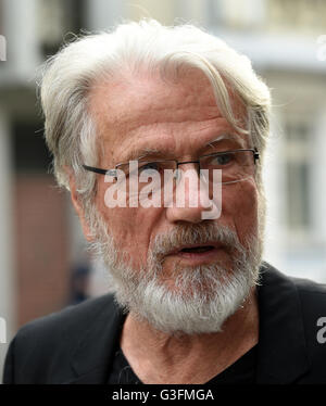 Düsseldorf, Deutschland. 10. Juni 2016. Schauspieler Jürgen Prochnow posiert in Düsseldorf, 10. Juni 2016. Der Film-Museum-Düsseldorf begann ein Filmprogramm zu Ehren von Prochnow, Eröffnung mit "Sterben Verrohung des Franz Blum". Prochnow erhielt internationale Anerkennung für seine Rolle als u-Boot-Kapitän in dem Film "Das Boot". Foto: HORST OSSINGER, Dpa/Alamy Live-Nachrichten Stockfoto