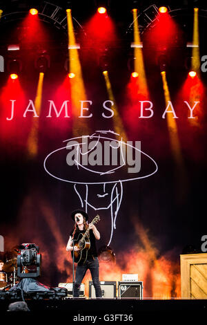 Landgraaf, Niederlande. 10. Juni 2016. Britischer Sänger und Songwriter James Bay im Bild auf der Bühne, während er durchführt Leben beim Pinkpop Festival 2016 in Landgraaf. © Roberto Finizio/Pacific Press/Alamy Live-Nachrichten Stockfoto