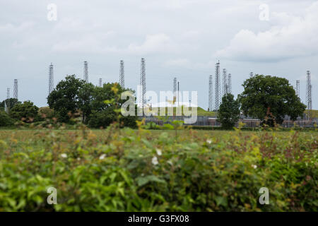 Burghfield, UK. 11. Juni 2016. AWE Burghfield in Berkshire. Frieden-Aktivisten sind derzeit monatlich gegen Trident Erneuerung bestimmt "zu blockieren, zu besetzen und zu stören" montiert die Fabrik verantwortlich für die Endmontage der Trident Atomsprengköpfe. Bildnachweis: Mark Kerrison/Alamy Live-Nachrichten Stockfoto