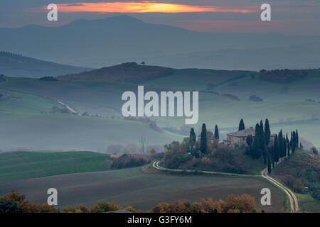Belvedere-Bauernhaus in der Valdorcia, Tuscany Stockfoto