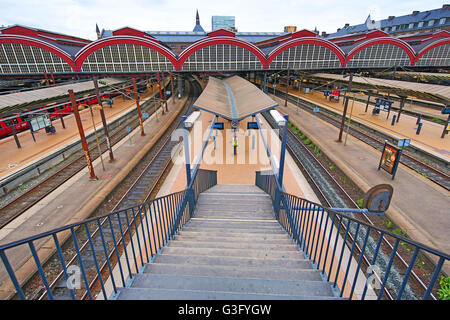 Plattformen von Kopenhagen Hauptbahnhof in Kopenhagen, Dänemark Stockfoto