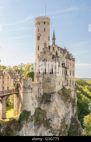 Schloss Lichtenstein mit Eingangstor und Zugbrücke Stockfoto