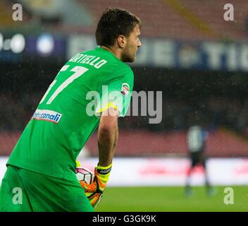 Neapel, Italien. 2. Mai 2016. Sportiello in Aktion während der Serie A Match zwischen SSC Napoli und Atalanta im Stadio San Paolo. Naples gewinnt 2-1 Atalanta. © Ernesto Vicinanza/Pacific Press/Alamy Live-Nachrichten Stockfoto