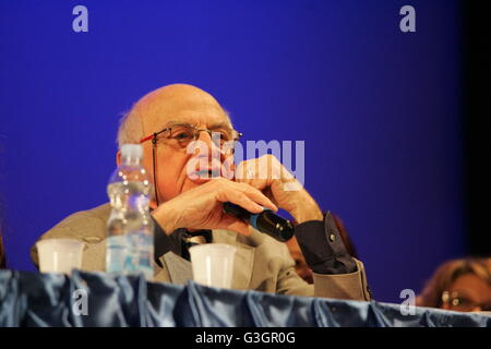 Sant'Arpino, Italien. 27. April 2016. XVIII-Ausgabe der Schule des Theaters PulciNellaMente National Review, der Journalist Antonio Lubrano Gäste der Veranstaltung. © Salvatore Esposito/Pacific Press/Alamy Live-Nachrichten Stockfoto