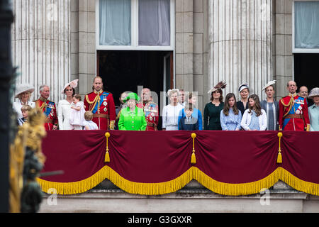 London, UK. 11. Juni 2016. Die königliche Familie steht auf dem Balkon des Buckingham Palace während der 90. Geburtstag der Königin. Wiktor Szymanowicz/Alamy Live-Nachrichten Stockfoto