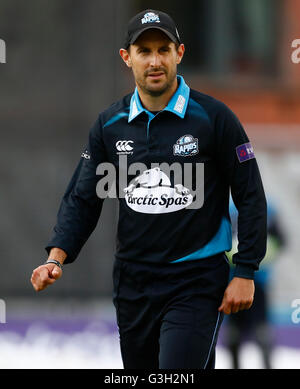 Old Trafford, Manchester, UK. 24. Juni 2016. NatWest T20 Blast. Lancashire Lightning versus Worcestershire Stromschnellen. Worcestershire Rapids Kapitän Daryl Mitchell. © Aktion Plus Sport/Alamy Live-Nachrichten Stockfoto