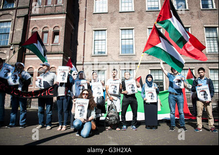 Den Haag, Niederlande. 24. Juni 2016. 60 palästinensische Gefangenen im Gefängnis von Megiddo sind einen Hungerstreik Protest auf Nachfrage für Bilal Kayed, Durchführung von palästinensischen Gefangenen israelischen Verwaltungshaft und Hungerstreik im Gefängnis von Ramon statt. Über 100 internationale und palästinensischen Organisationen haben Maßnahmen zur Unterstützung der Kayed Freiheit am 24. und 25 Juni gefordert; Hunderte von Gefangenen werden an diesen Tagen einen zweitägigen Hungerstreik Protest durchführen. Bildnachweis: Romy Arroyo Fernandez/Alamy Live-Nachrichten Stockfoto