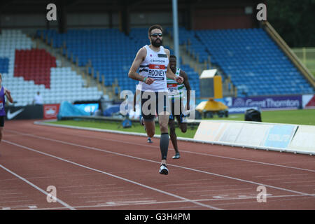 Birmingham, Vereinigtes Königreich. 24. Juni 2016.  Martyn Rooney (Croyden) gewinnt seinen Vorlauf in den Herren 400m Credit: Dan Cooke/Alamy Live News Stockfoto