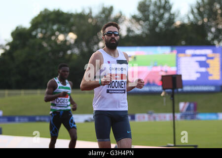 Birmingham, Vereinigtes Königreich. 24. Juni 2016.  Martyn Rooney (Croyden) gewinnt seinen Vorlauf in den Herren 400m Credit: Dan Cooke/Alamy Live News Stockfoto