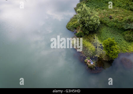 Guiyang. 25. Juni 2016. Eine Luftaufnahme, aufgenommen am 25. Juni 2016 zeigt Shilihe national Wetland Park in Guiyang, Hauptstadt der Südwesten Chinas Provinz Guizhou. Der Wald Abdeckungsgrad von Guiyang hatte fünfundvierzig Prozent im Jahr 2015 erreicht. Die 2016 Eco Forum Global in Guiyang am 8. Juli dieses Jahres startet. © Ou Dongqu/Xinhua/Alamy Live-Nachrichten Stockfoto