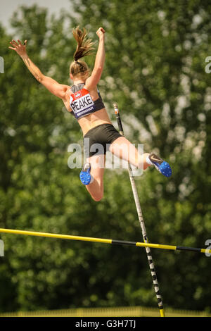 Birmingham, Vereinigtes Königreich. 25. Juni 2016. Britische Meisterschaften, Alexander Stadium, Birmingham. Sally Peake in der Pole vault endgültige Gutschrift: Peter Lopeman/Alamy Live News Stockfoto