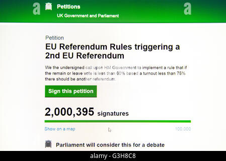 England, Großbritannien 25. Juni 2016. Petition gegen die britische Regierung und die Website des Europäischen Parlaments fordert das EU-Referendum erneut ausgeführt werden erreicht 2 Millionen Unterschriften von am Samstag, 25. Juni um 17:20 GMT. Die Petition, Einrichten von William Oliver Healey, heißt "wir, die Unterzeichner fordern HM Regierung umzusetzen in der Regel, dass bei der bleiben oder lassen Abstimmung ist weniger als 60 % bezogen auf eine Beteiligung von weniger als 75 %, es sollte ein weiteres Referendum." Bildnachweis: Mark Richardson/Alamy Live-Nachrichten Stockfoto