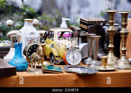 Auto-Boot-Verkauf in Paris 18° Stockfoto