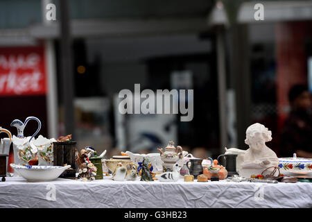 Auto-Boot-Verkauf in Paris 18° Stockfoto