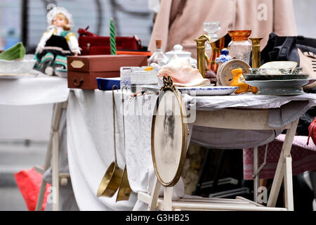 Auto-Boot-Verkauf in Paris 18° Stockfoto