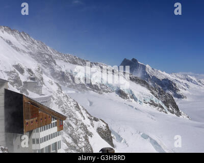 Blick vom Top of Europe, Jungfraujoch, mit dem Zug durch den Eiger zugegriffen Stockfoto