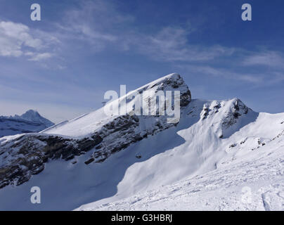 Die Spitze des Berges oberhalb der kleinen Scheidegg und Wengen Lauberhorn Stockfoto