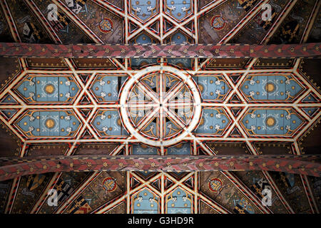 Dach oder an der Decke unter dem Turm an der St. Davids Kathedrale West Wales UK Stockfoto