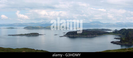 Garvellachs vom Hügel in der Nähe Kilmory Lodge, Scarba (Panorama) Stockfoto