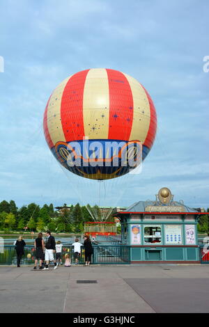 Panorama Ballon im Disney Village, Paris Stockfoto