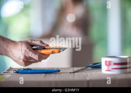 Umzug: Mann mit Messer, close-up Stockfoto